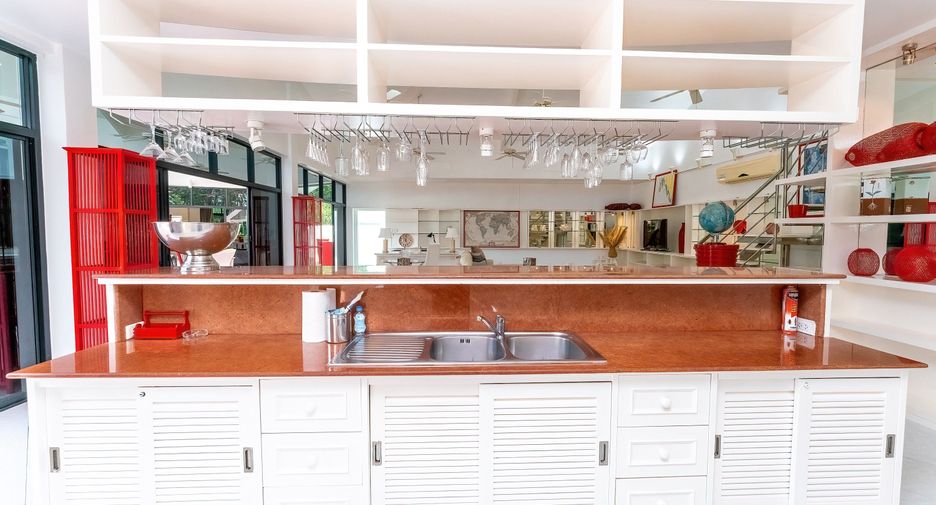 For sale and for rent 5 bedrooms villa in Thalang, Phuket