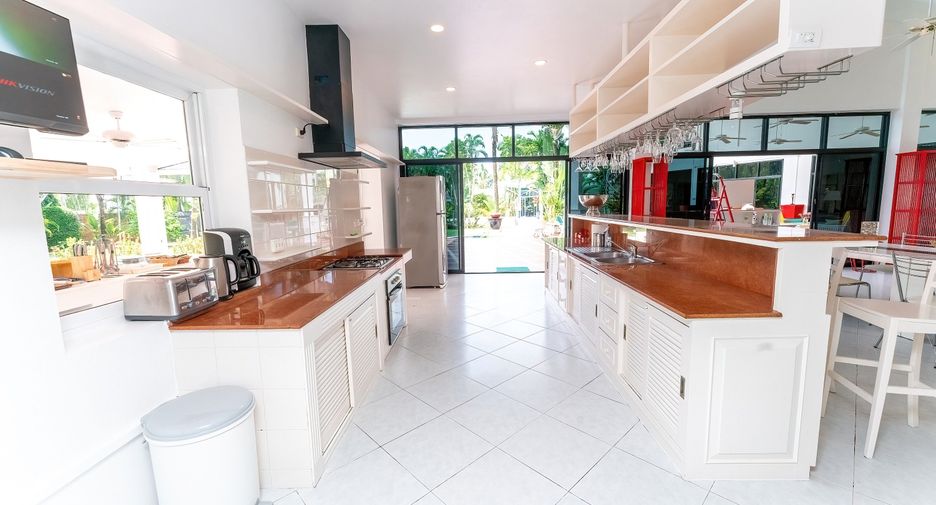 For sale and for rent 5 bedrooms villa in Thalang, Phuket