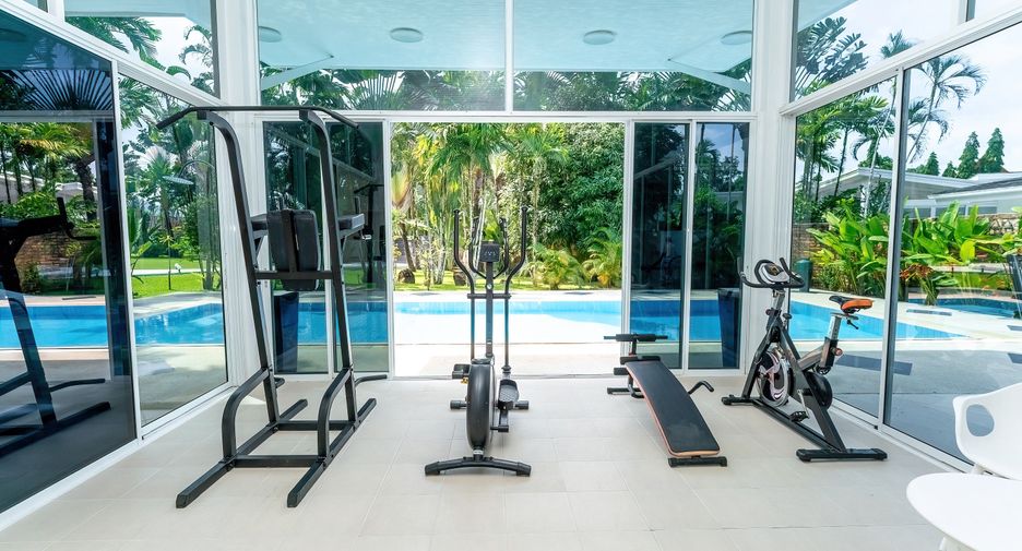 For sale and for rent 5 bedrooms villa in Thalang, Phuket