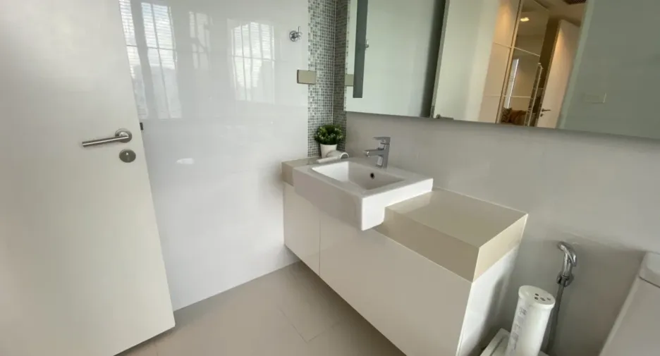 For sale そして for rent 2 ベッドルーム condo in Sathon, Bangkok