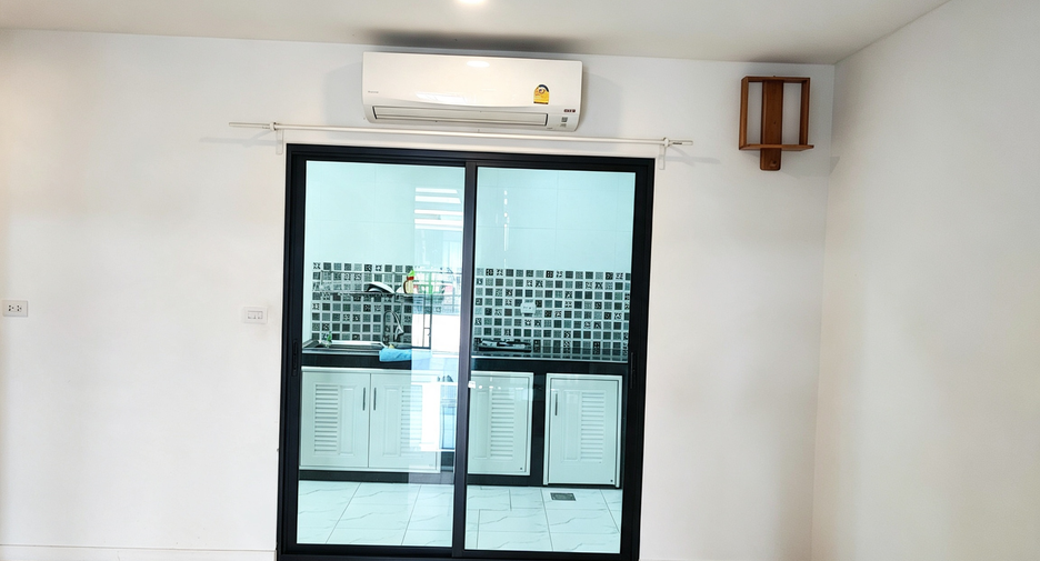 For rent 3 bedrooms townhouse in Rat Burana, Bangkok