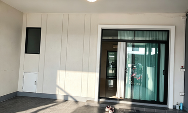 For rent 3 bedrooms townhouse in Rat Burana, Bangkok