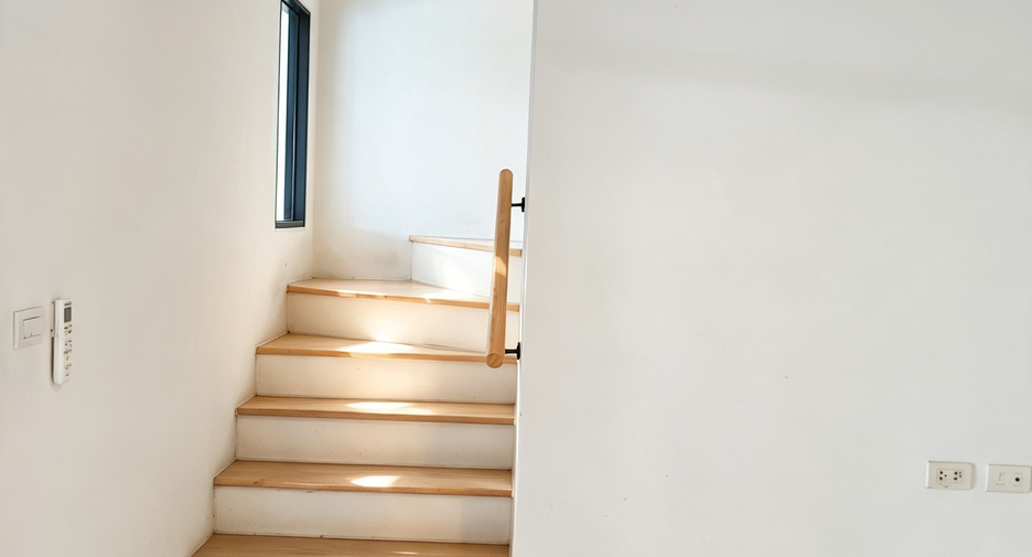 For rent 3 bedrooms townhouse in Rat Burana, Bangkok