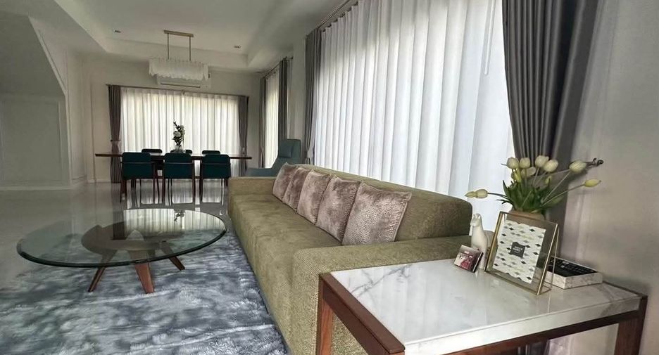 For rent 4 bedrooms villa in Sai Mai, Bangkok