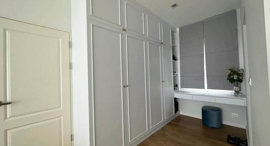 For rent 4 bedrooms villa in Sai Mai, Bangkok