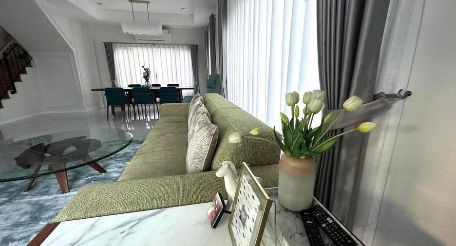 For rent 4 bedrooms villa in Sai Mai, Bangkok