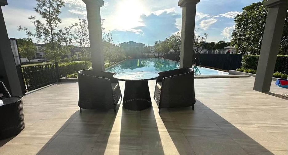 For rent 4 bedrooms villa in Sai Mai, Bangkok