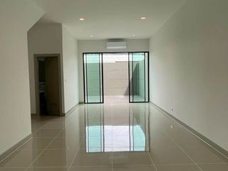 For rent 4 bedrooms townhouse in Bueng Kum, Bangkok