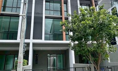 For rent 4 bedrooms townhouse in Bueng Kum, Bangkok