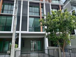 For rent 4 bedrooms townhouse in Bueng Kum, Bangkok