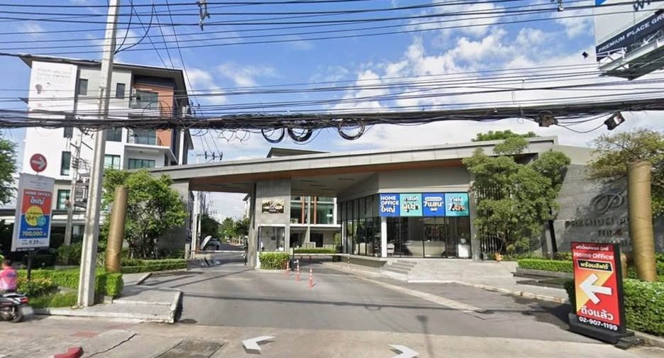 For rent 4 bedrooms townhouse in Bueng Kum, Bangkok