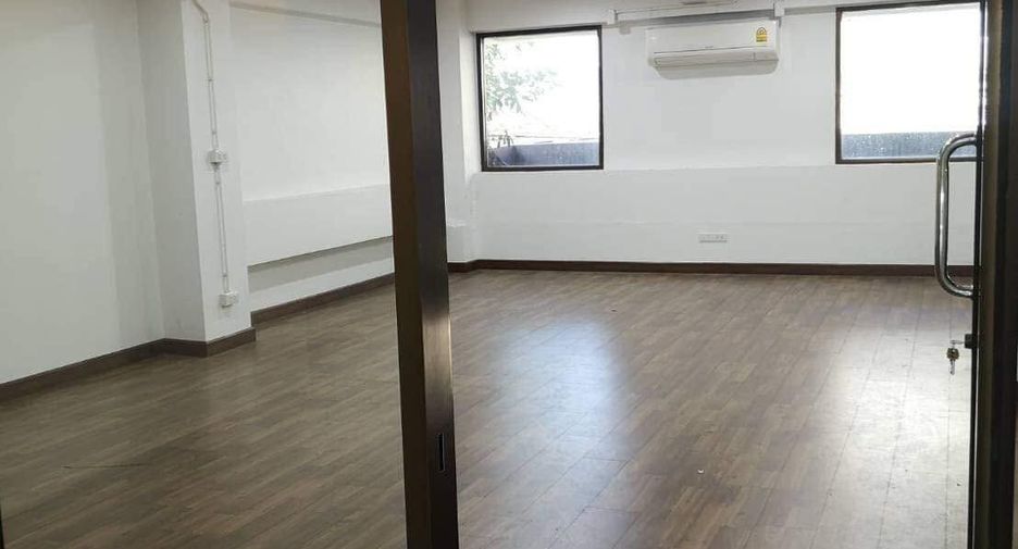 For rent retail Space in Prawet, Bangkok