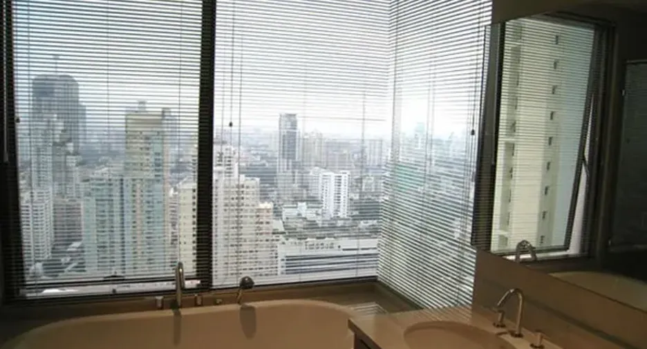 For sale and for rent 2 bedrooms condo in Khlong Toei, Bangkok