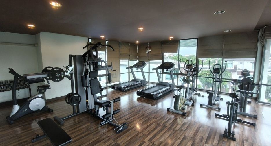 For rent 3 bedrooms townhouse in Yan Nawa, Bangkok