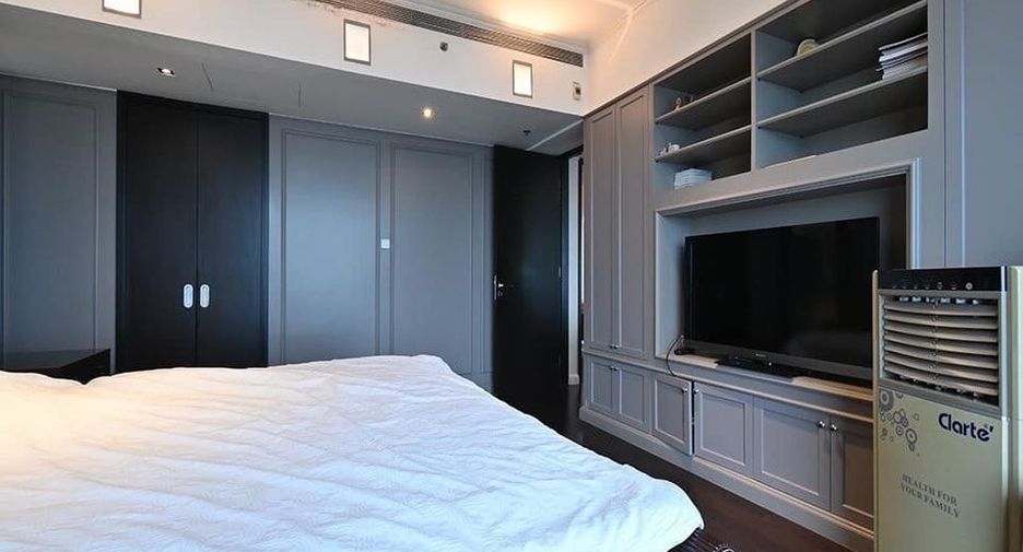 For rent 4 ベッドルーム condo in Sathon, Bangkok