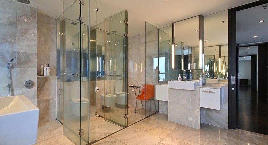 For rent 4 ベッドルーム condo in Sathon, Bangkok