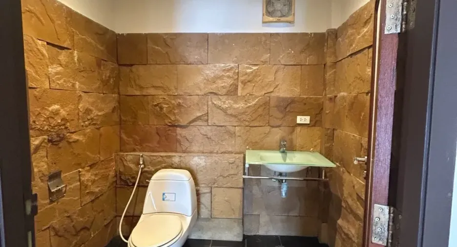 出售 4 卧室 联排别墅 在 Phuket Town, 普吉
