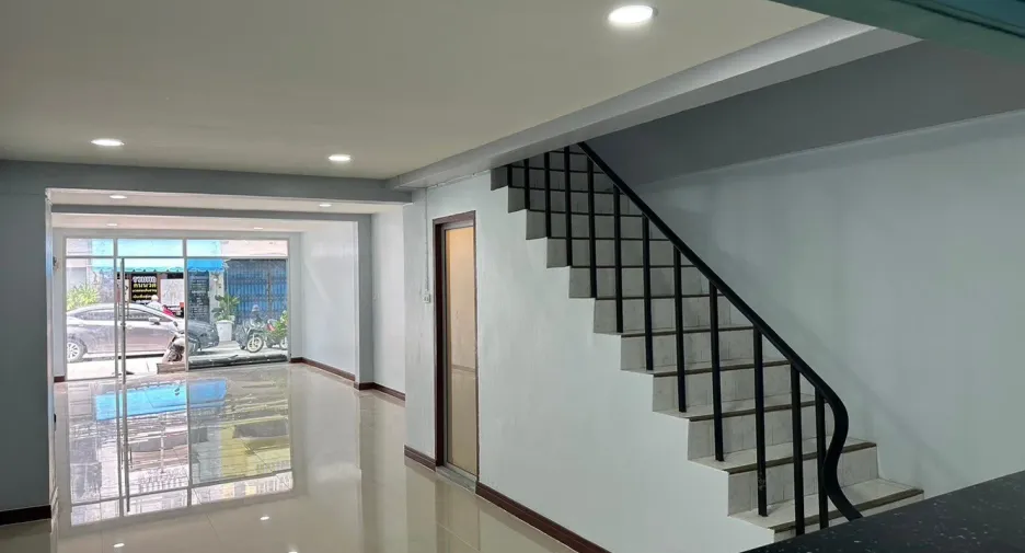 For rent 4 bedrooms retail Space in Mueang Phuket, Phuket