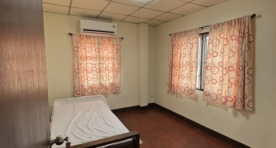 For rent 3 bedrooms house in Mueang Chiang Mai, Chiang Mai