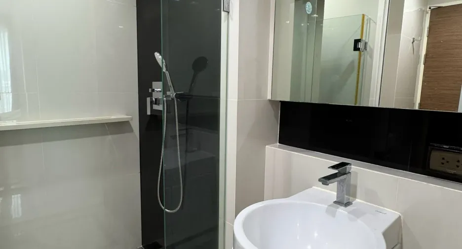 For sale 1 Beds condo in Phra Khanong, Bangkok