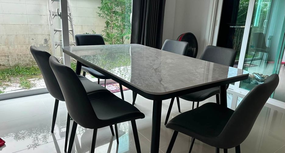Haus zur Miete mit 4 Zimmer in Mueang Phuket, Phuket