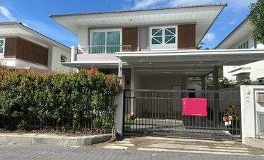 Haus zur Miete mit 4 Zimmer in Mueang Phuket, Phuket