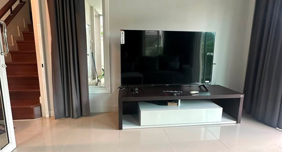 Haus zur Miete mit 4 Zimmer in Mueang Phuket, Phuket