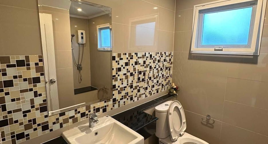 Haus zur Miete mit 4 Zimmer in Mueang Phuket, Phuket