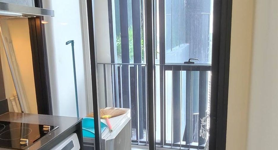 Wohnung zur Miete mit Studio in Bang Rak, Bangkok