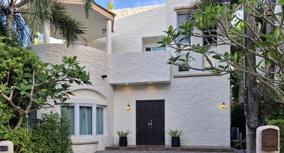 For rent 3 bedrooms villa in Mueang Phuket, Phuket