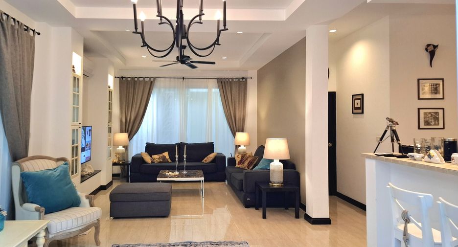 For rent 3 bedrooms villa in Mueang Phuket, Phuket