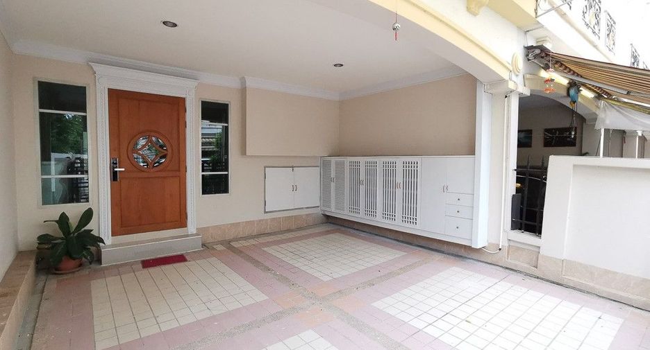ให้เช่า 3 ห้องนอน ทาวน์เฮ้าส์ ใน ยานนาวา, กรุงเทพฯ