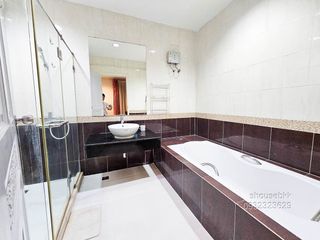 For rent 3 bedrooms townhouse in Yan Nawa, Bangkok