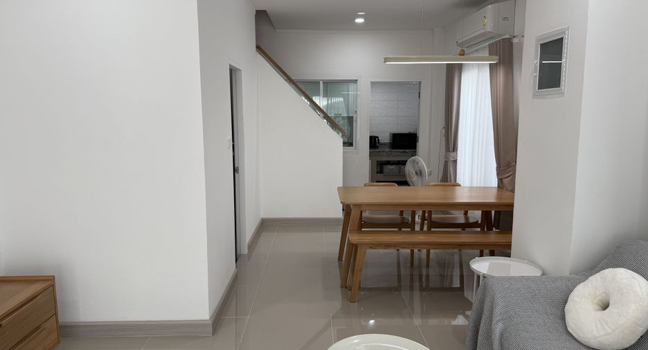 À louer 2 chambres maison de ville à Mueang Phuket, Phuket