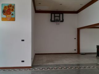 Casa adosada en venta de 8 habitaciones en Huai Khwang, Bangkok