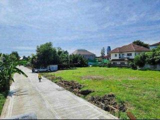 出售 土地 在 Phra Khanong, 曼谷