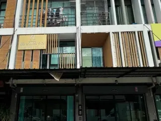 Casa adosada en venta de 4 habitaciones en Mueang Chiang Mai, Chiang Mai