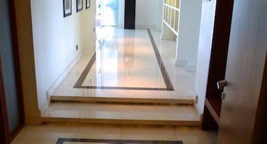 For sale 4 bedrooms condo in Khlong Toei, Bangkok
