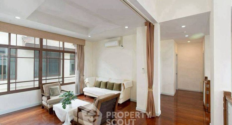 For rent and for sale 4 bedrooms house in Watthana, Bangkok