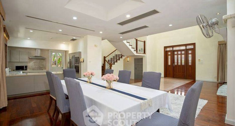 For rent and for sale 4 bedrooms house in Watthana, Bangkok