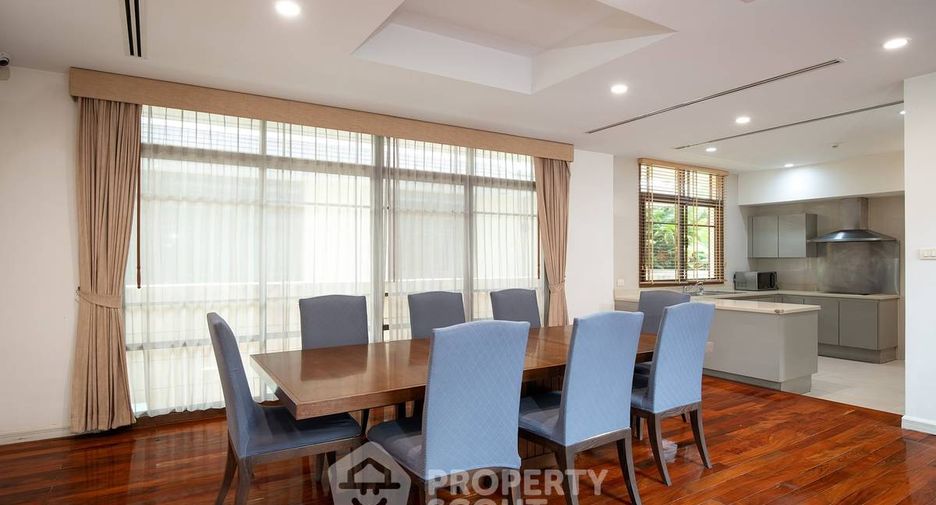 For sale 4 bedrooms house in Watthana, Bangkok