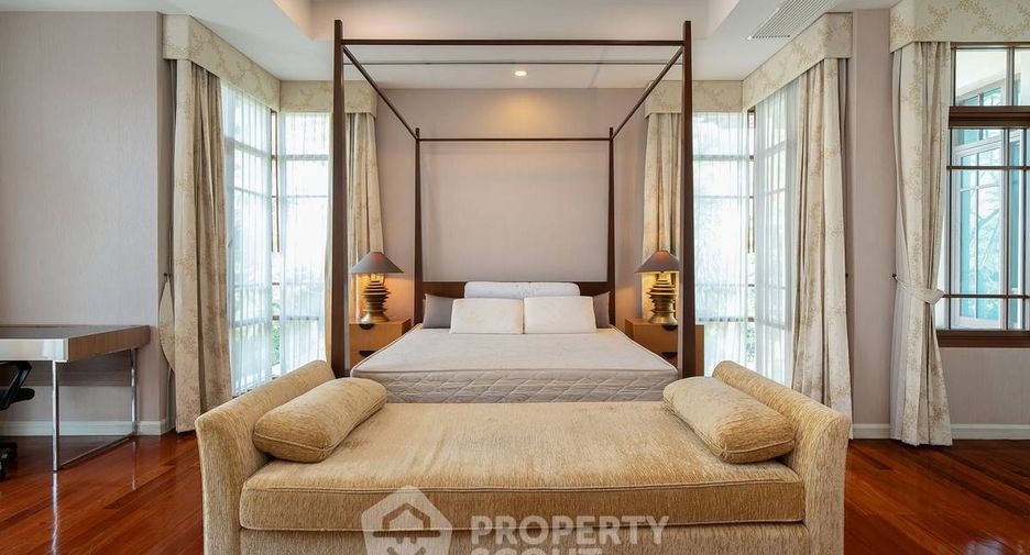 For sale 4 bedrooms house in Watthana, Bangkok