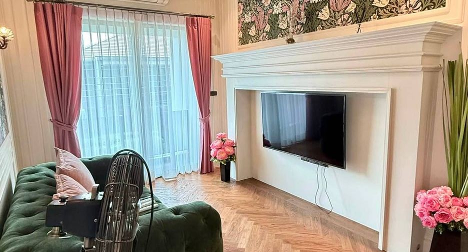 Casa en alquiler de 4 habitaciones en Bang Kapi, Bangkok