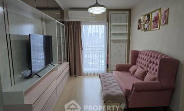 À louer 2 chambres condo à Huai Khwang, Bangkok