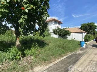 出售 土地 在 Phra Khanong, 曼谷