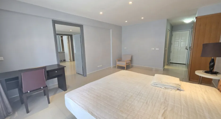 For sale and for rent 3 bedrooms condo in Watthana, Bangkok