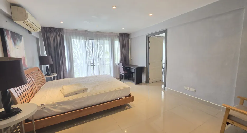 For sale and for rent 3 bedrooms condo in Watthana, Bangkok