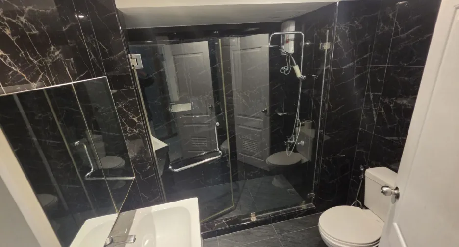 For sale and for rent 3 bedrooms condo in Watthana, Bangkok