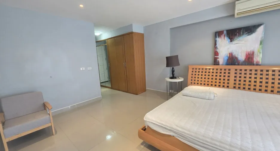 For sale and for rent 3 bedrooms condo in Watthana, Bangkok