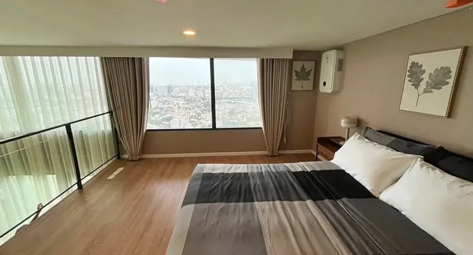 For rent 2 bedrooms condo in Huai Khwang, Bangkok